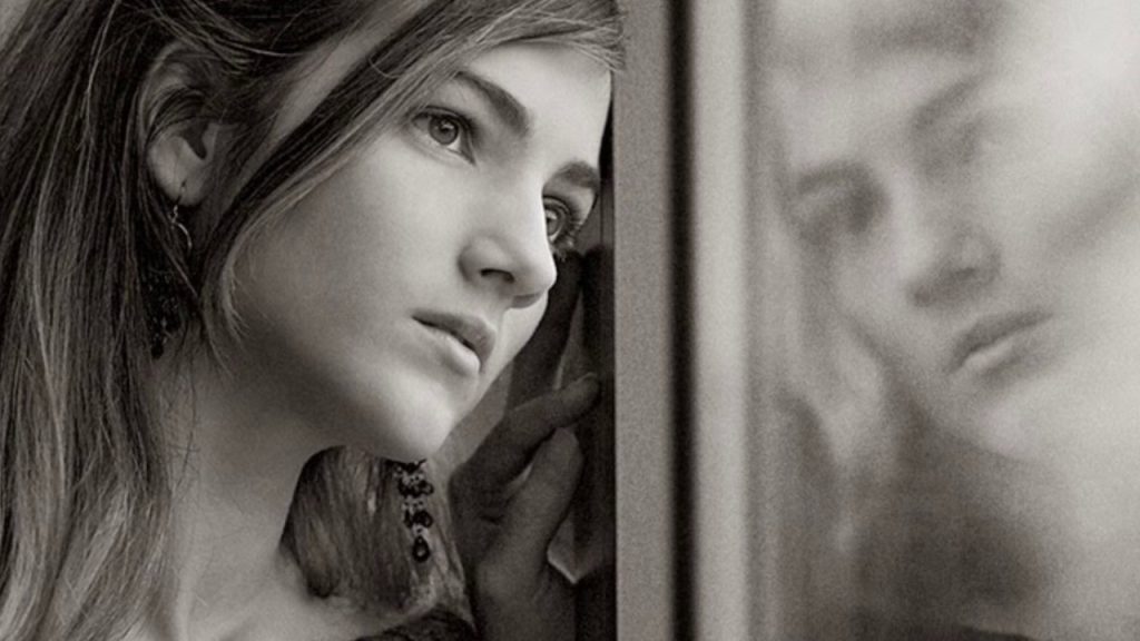 Tantas veces Aitana miró por esa ventana anhelando su libertad.