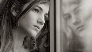 Tantas veces Aitana miró por esa ventana anhelando su libertad.